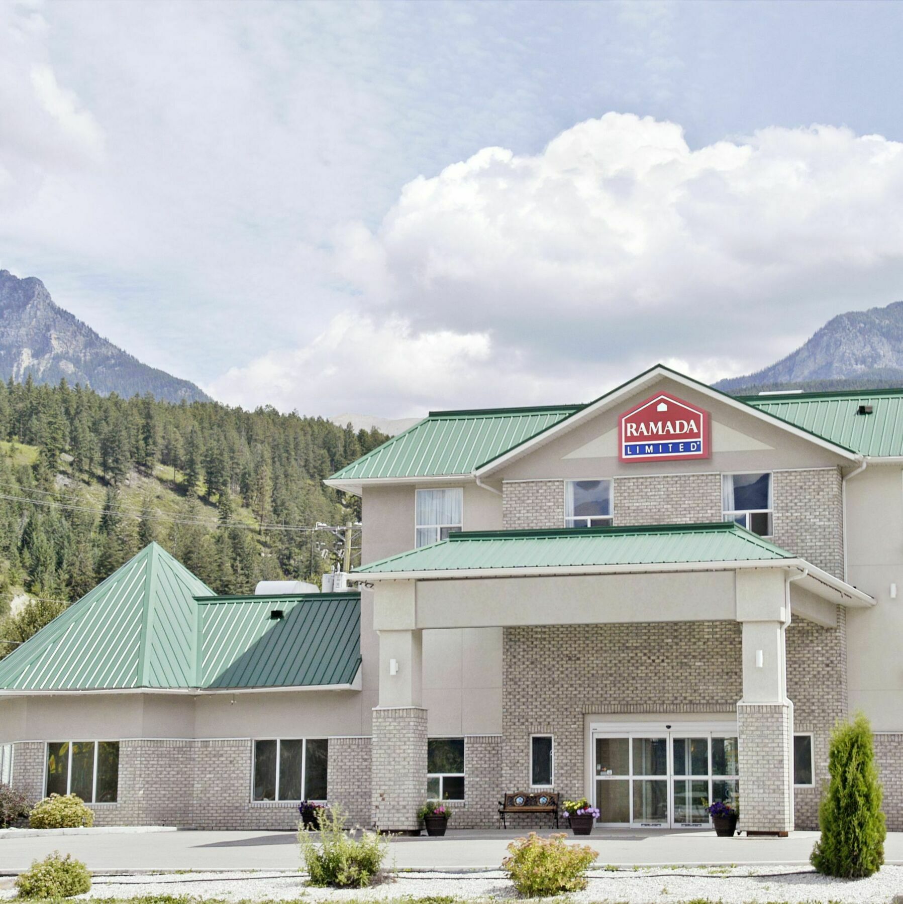Ramada Golden Exterior foto