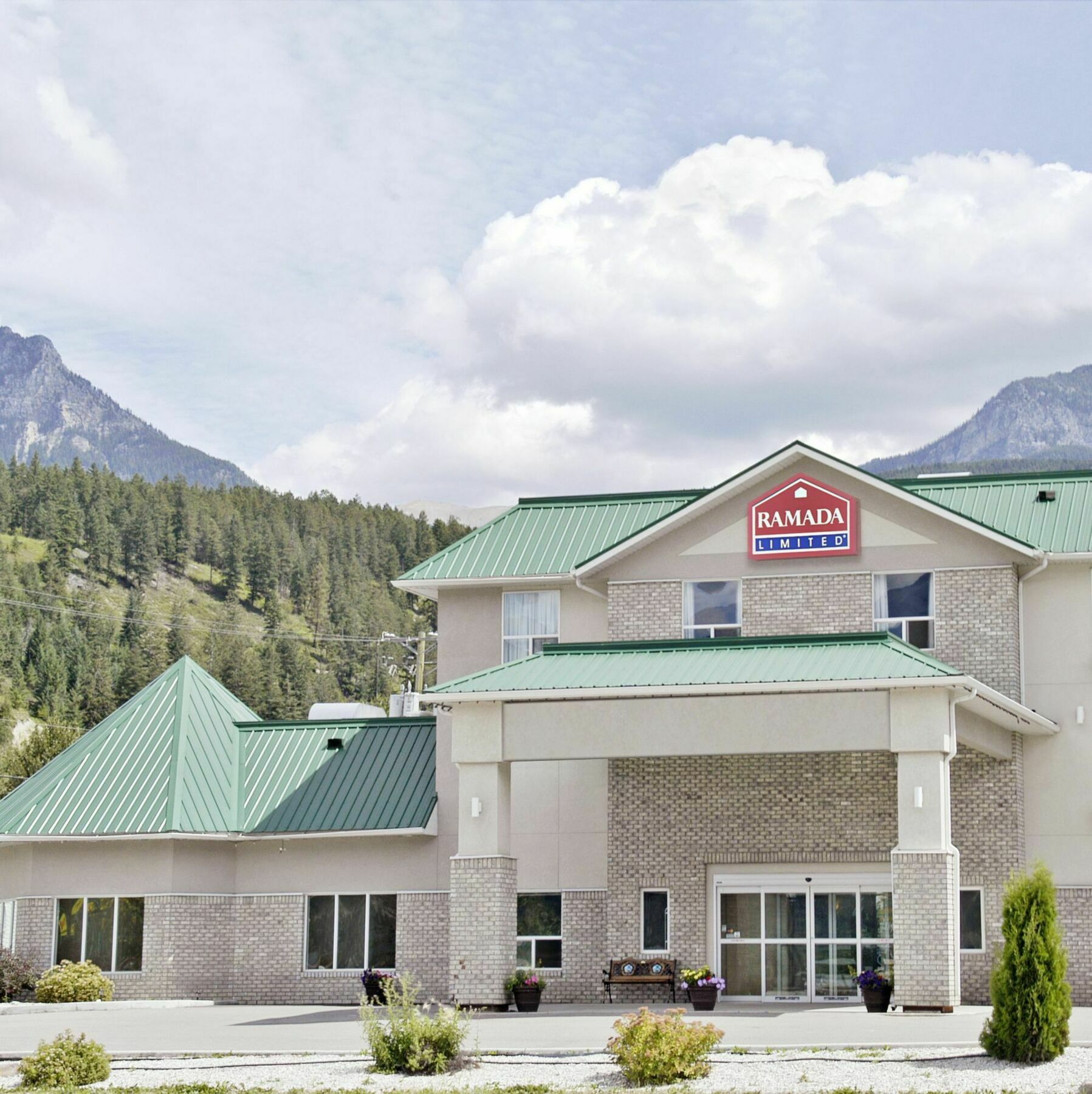 Ramada Golden Hotel Exterior foto