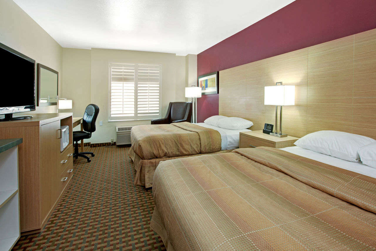 Ramada Golden Exterior foto